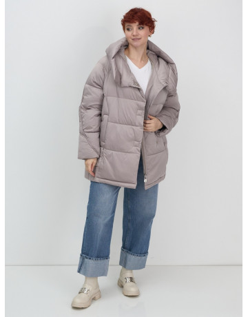 Женский зимний пуховик с капюшоном.