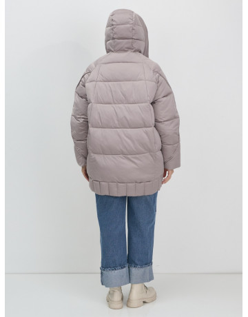 Женский зимний пуховик с капюшоном.