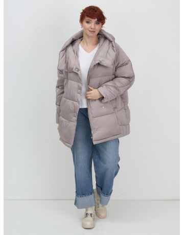 Женский зимний пуховик с капюшоном.