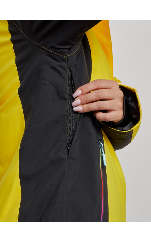 Женский горнолыжный костюм для зимних активностей