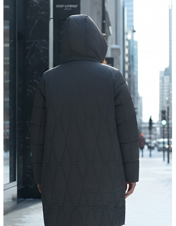 Длинный зимний пуховик для женщин с капюшоном.