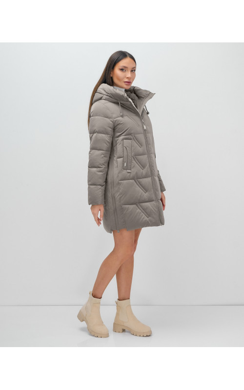 Женская зимняя куртка с капюшоном для холодной погоды.