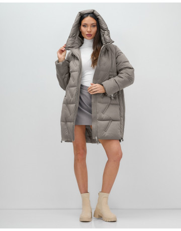 Женская зимняя куртка с капюшоном для холодной погоды.