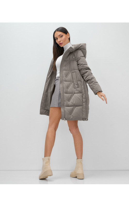 Женская зимняя куртка с капюшоном для холодной погоды.