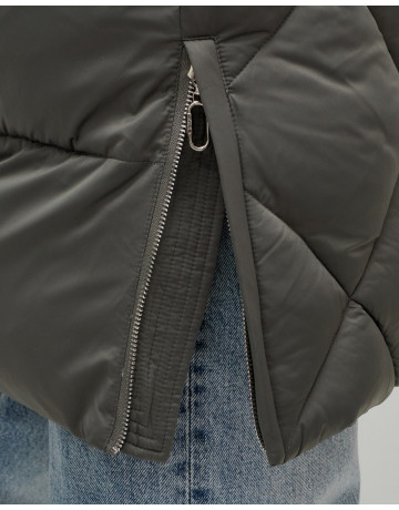 Длинный женский пуховик с капюшоном для зимы