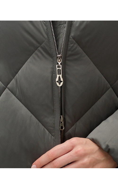 Длинный женский пуховик с капюшоном для зимы