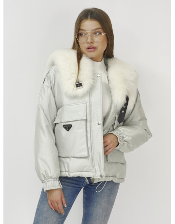 Зимний женский бомбер-куртка с меховой опушкой.