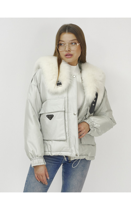 Зимний женский бомбер-куртка с меховой опушкой.