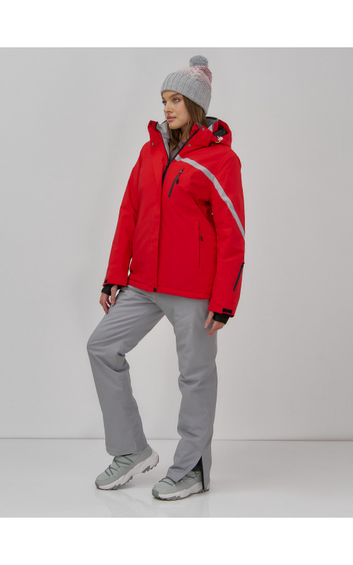 Женская горнолыжная куртка: стиль и защита для зимних склонов