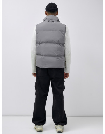 Мужской зимний стеганый жилет для активного отдыха.