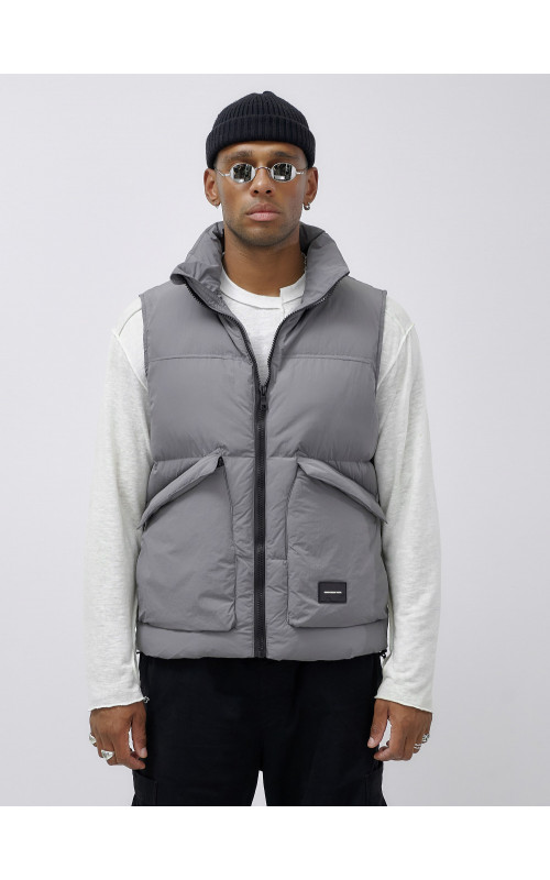 Мужской зимний стеганый жилет для активного отдыха.