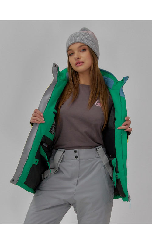 Женская горнолыжная куртка с ярким принтом: стиль и тепло