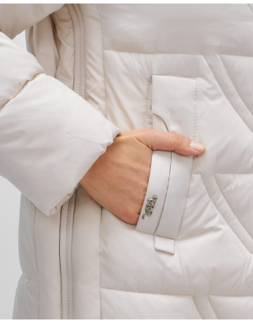 Тёплый женский пуховик с капюшоном для зимы