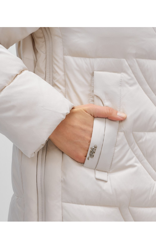 Тёплый женский пуховик с капюшоном для зимы