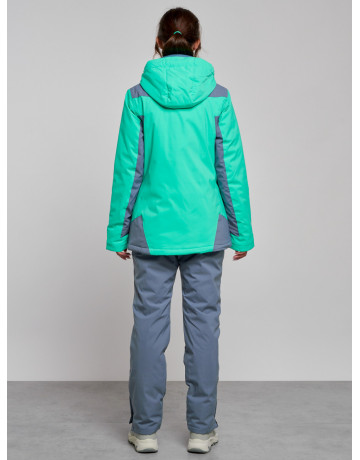 Женский горнолыжный костюм для зимних видов спорта.