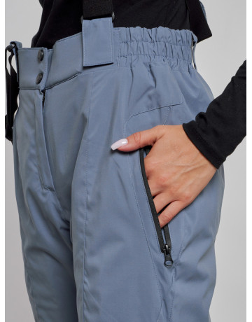 Женский горнолыжный костюм для зимних видов спорта.