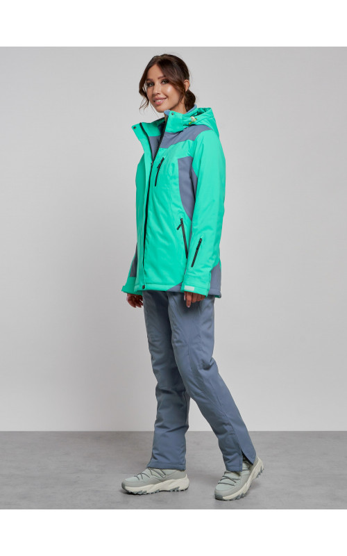 Женский горнолыжный костюм для зимних видов спорта.