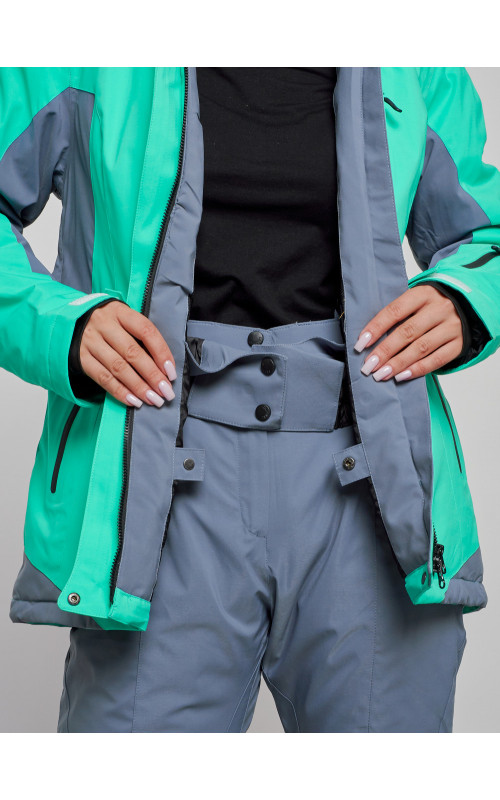 Женский горнолыжный костюм для зимних видов спорта.