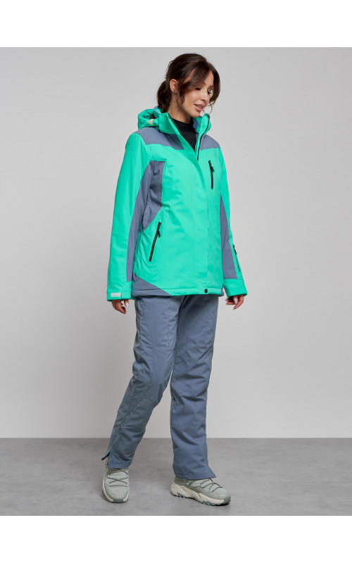 Женский горнолыжный костюм для зимних видов спорта.