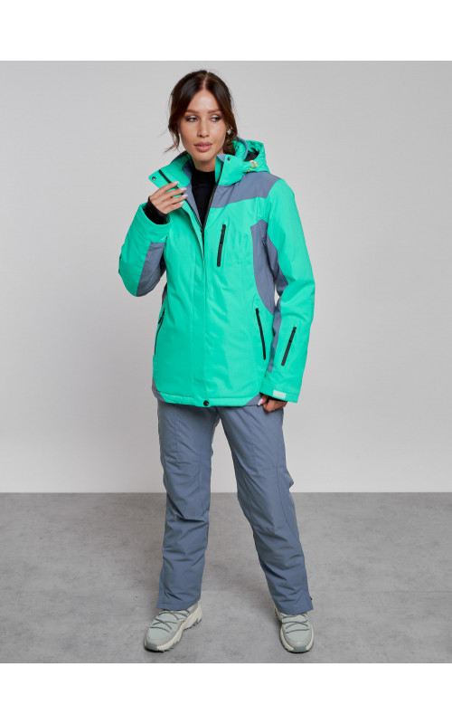 Женский горнолыжный костюм для зимних видов спорта.