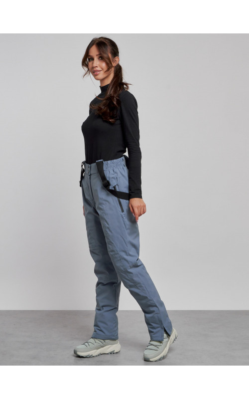 Женский горнолыжный костюм для зимних видов спорта.