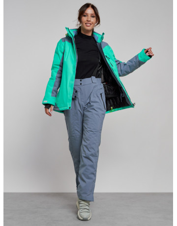 Женский горнолыжный костюм для зимних видов спорта.