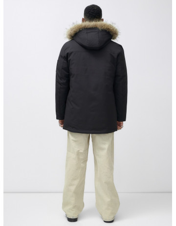 Мужская зимняя парка: стиль и защита от холода