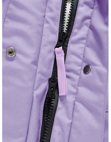 Зимняя женская парка с капюшоном для активного образа жизни.