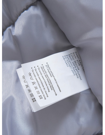 Зимняя женская парка с капюшоном для активного образа жизни.