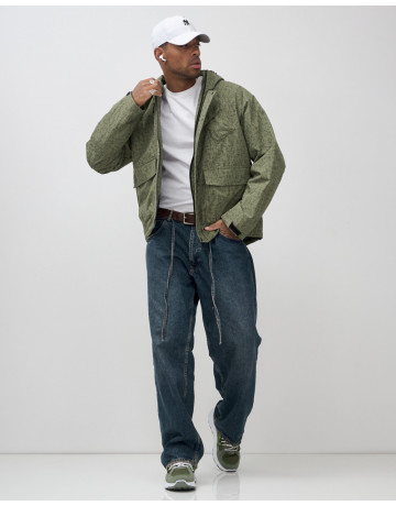 Спортивная мужская куртка «Хит сезона»: стиль и защита в переменчивую погоду