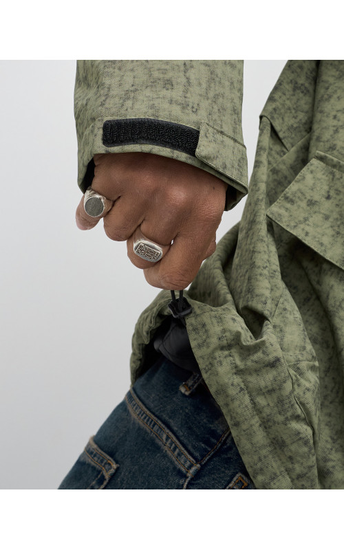 Спортивная мужская куртка «Хит сезона»: стиль и защита в переменчивую погоду