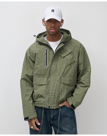 Спортивная мужская куртка «Хит сезона»: стиль и защита в переменчивую погоду