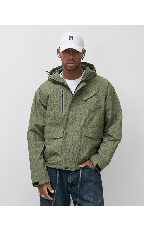 Спортивная мужская куртка «Хит сезона»: стиль и защита в переменчивую погоду