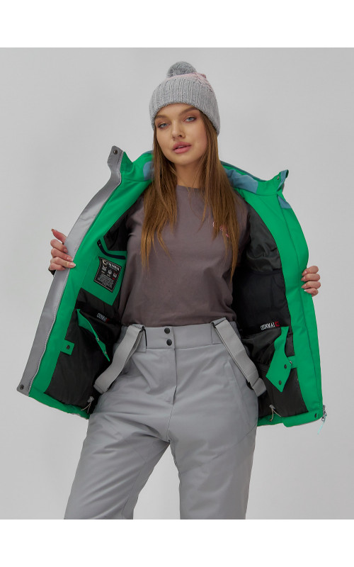 Женский горнолыжный костюм для комфорта и защиты в зимних видах спорта.