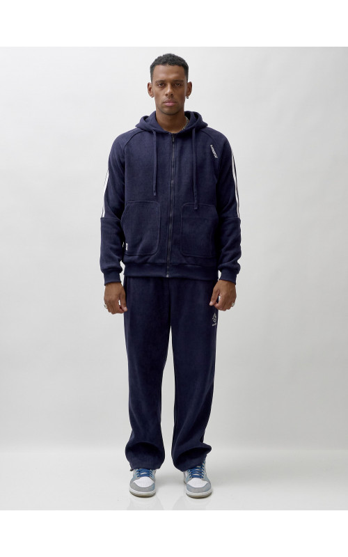 Мужской спортивный демисезонный костюм с начёсом.