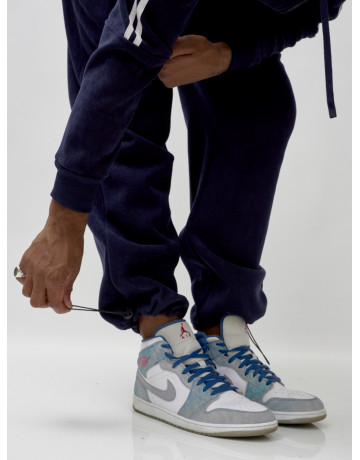 Мужской спортивный демисезонный костюм с начёсом.