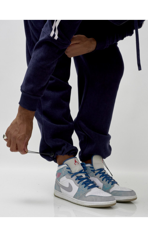 Мужской спортивный демисезонный костюм с начёсом.