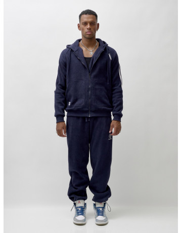 Мужской спортивный демисезонный костюм с начёсом.