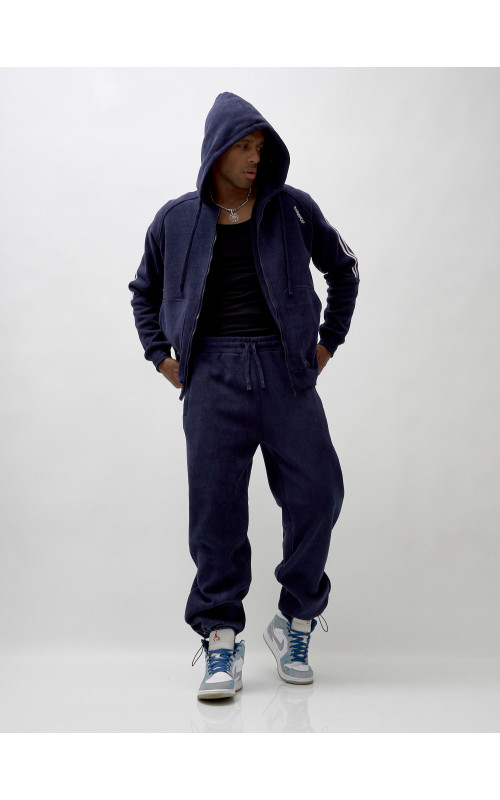 Мужской спортивный демисезонный костюм с начёсом.