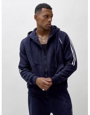 Мужской спортивный демисезонный костюм с начёсом.