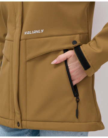 Женская спортивная ветровка с капюшоном softshell, горчичного оттенка.