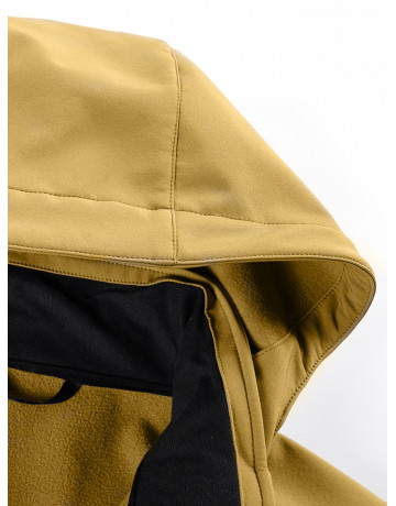 Женская спортивная ветровка с капюшоном softshell, горчичного оттенка.