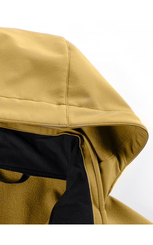 Женская спортивная ветровка с капюшоном softshell, горчичного оттенка.