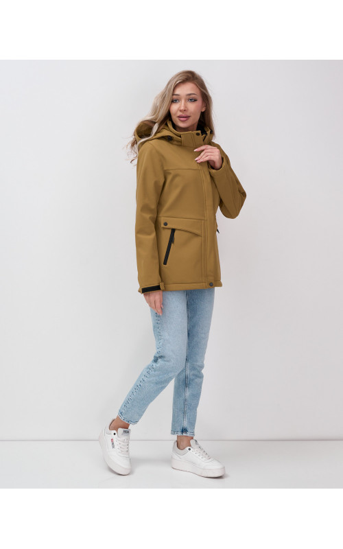 Женская спортивная ветровка с капюшоном softshell, горчичного оттенка.