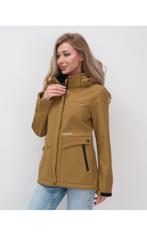 Женская спортивная ветровка с капюшоном softshell, горчичного оттенка.
