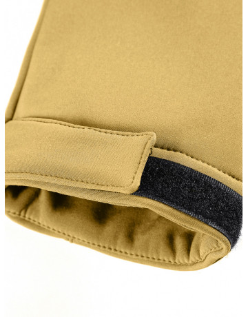 Женская спортивная ветровка с капюшоном softshell, горчичного оттенка.