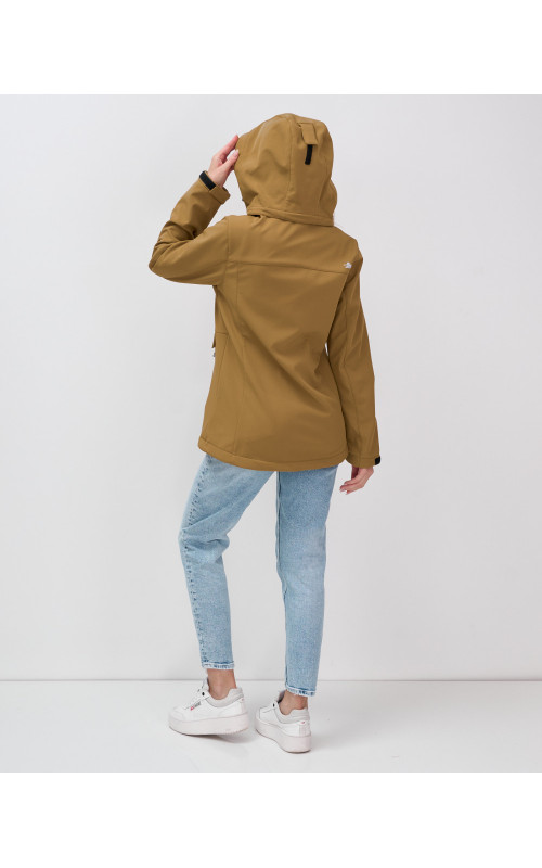Женская спортивная ветровка с капюшоном softshell, горчичного оттенка.