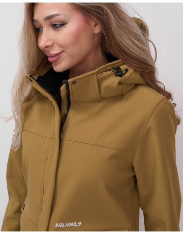 Женская спортивная ветровка с капюшоном softshell, горчичного оттенка.