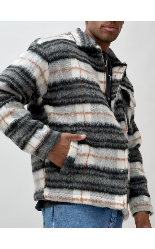 Ворсистая шерстяная рубашка для активного образа жизни.