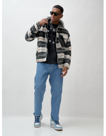 Ворсистая шерстяная рубашка для активного образа жизни.